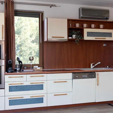 Vinoport Apartmanhaz Еґер