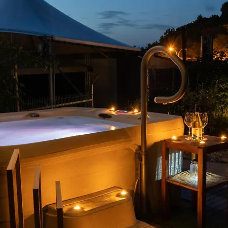 Vinoport Apartmanhaz Апарт-готель Еґер