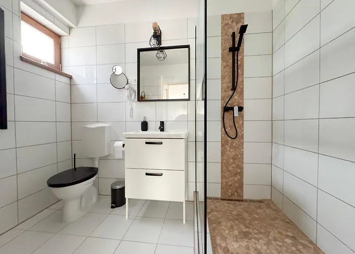 Vinoport Apartmanhaz Апарт-готель Еґер