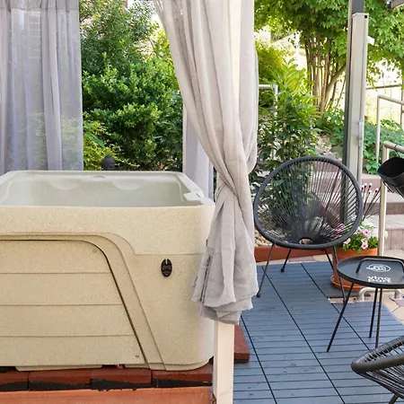 Vinoport Apartmanhaz Hotel apartamentowy Eger