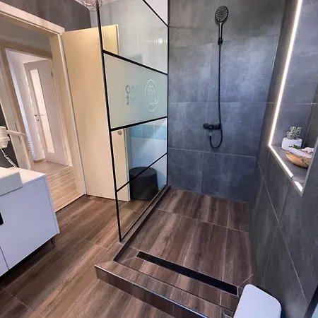 Vinoport Apartmanhaz 3*