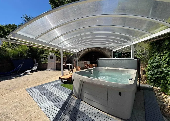 Vinoport Apartmanhaz Lägenhetshotell Eger